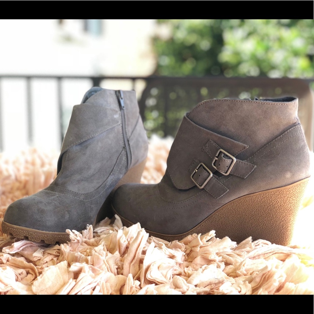 BRAND NEW Metaphor Grey Booties Sz 10